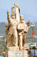 Statue, Yantze River Bridge, Nanjing